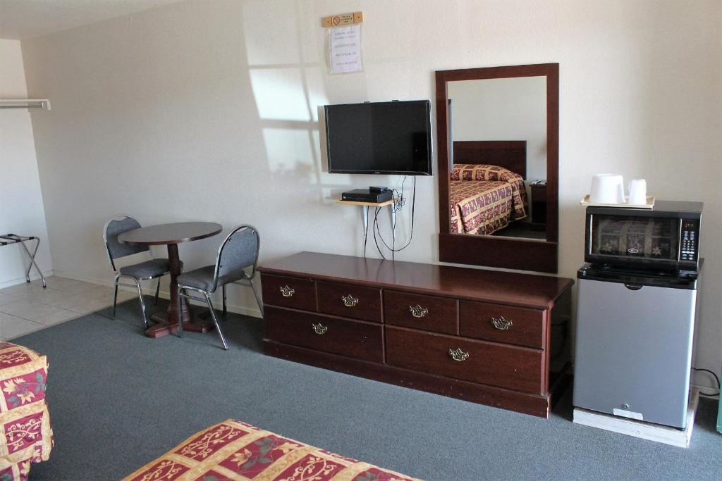 Adobe Inn Motel — 4