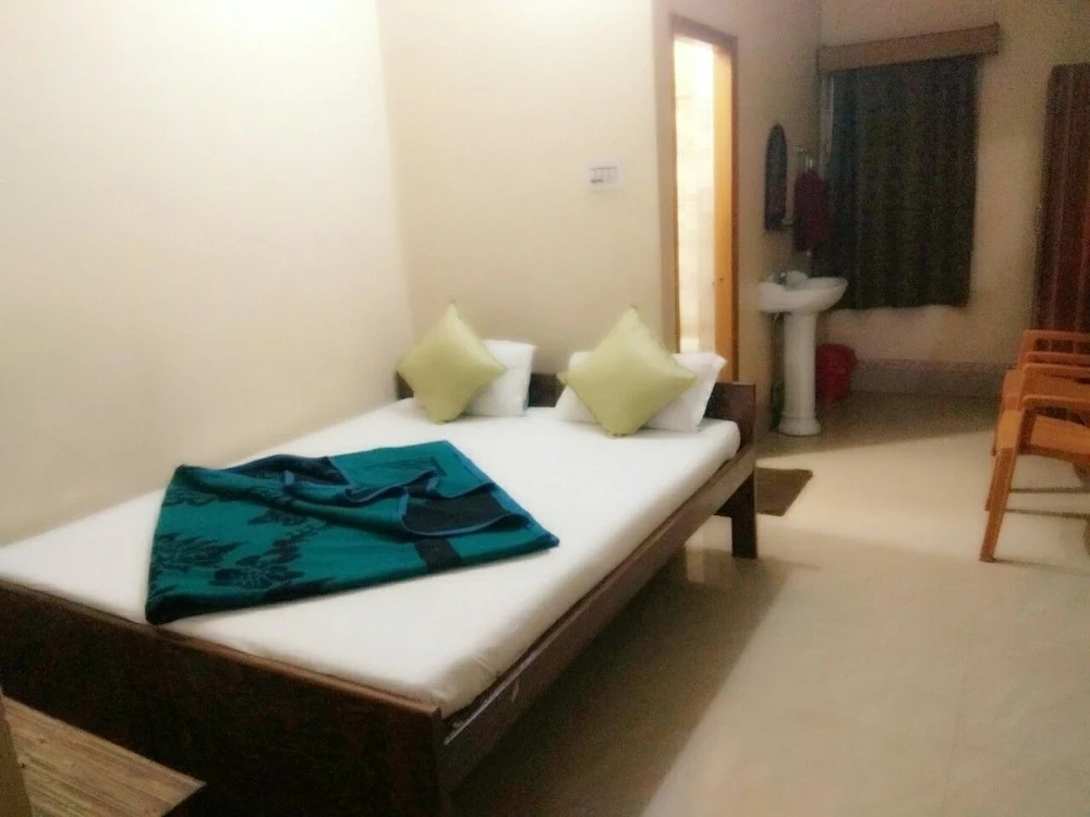 Deluxe Double room (full double bed)