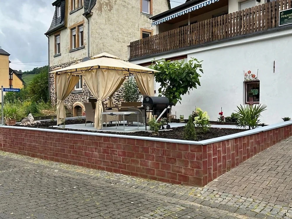 Serene Stay by the Moselle