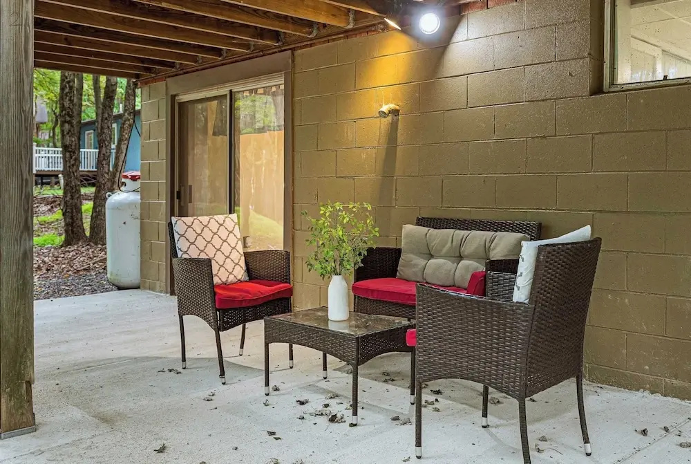 Frolic on Fern by Avantstay Enclosed Deck w/ Forest Views, Bar