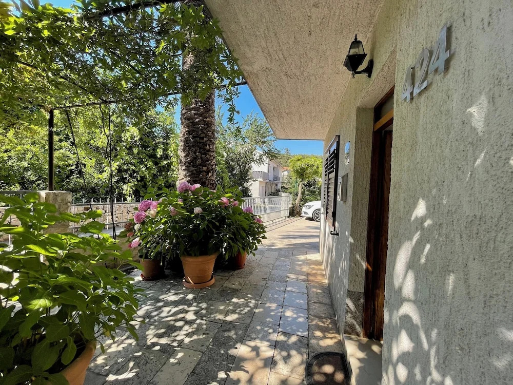 Room in House - S1 - Double Room With Private Ensuite Bathroom in Jelsa on Hvar