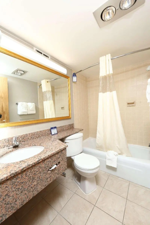 AmericInn by Wyndham Grand Rapids Airport North - Chambres