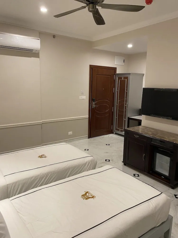 Deluxe Double room (full double bed)