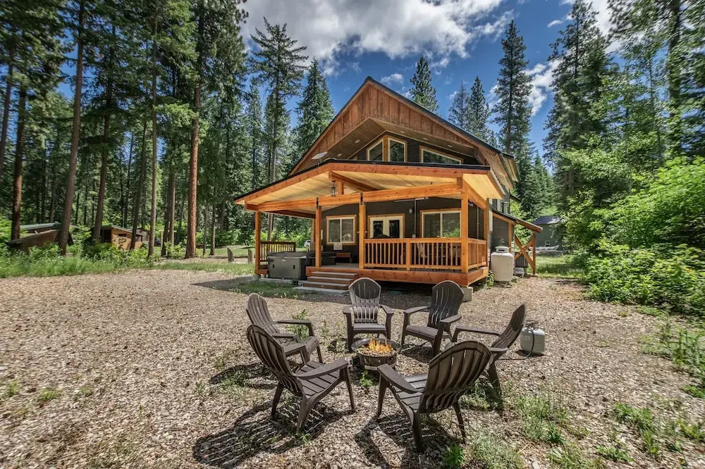 Compass Cabin 2 Bedroom Homeby NW Comfy Cabins by RedAwning