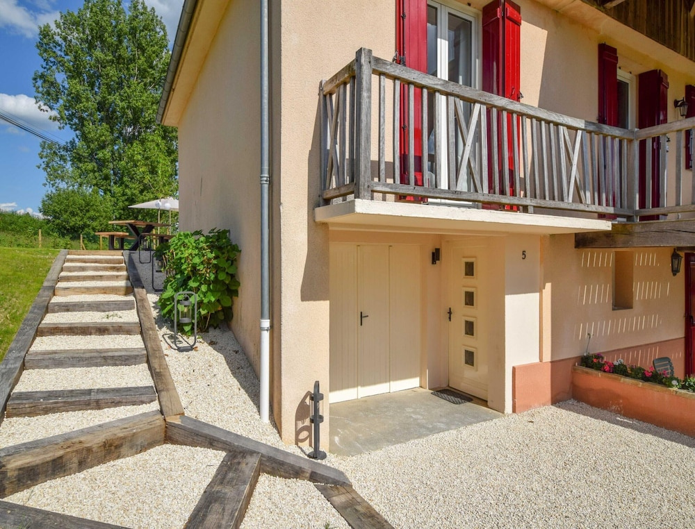 Holiday Home for 6 People in the Heart of Perigord