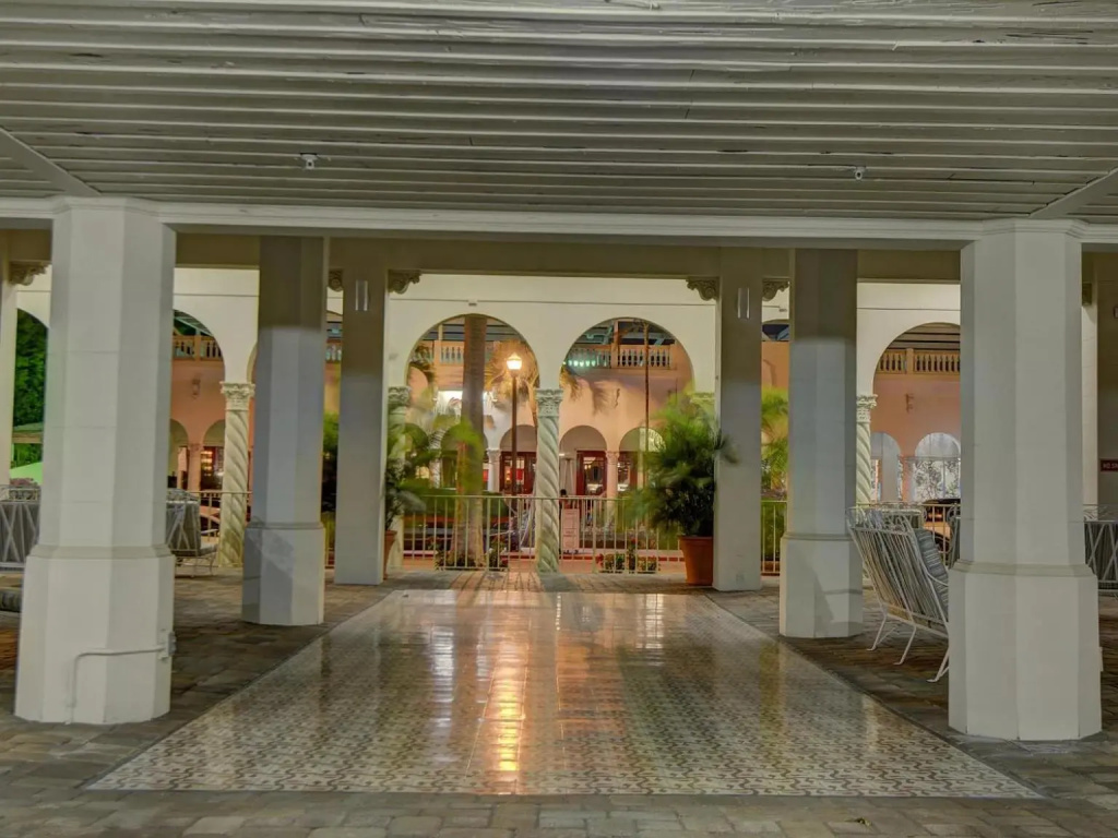 Designer Decorated Palm Beach Hotel NEW - Général