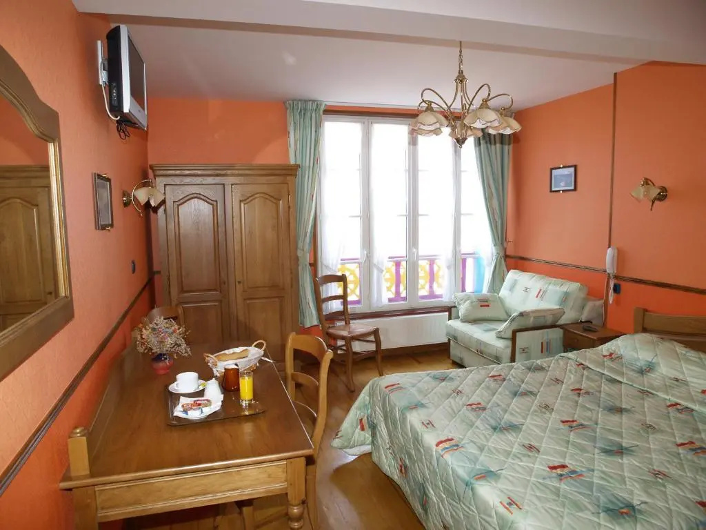 Standard Triple room with sea view