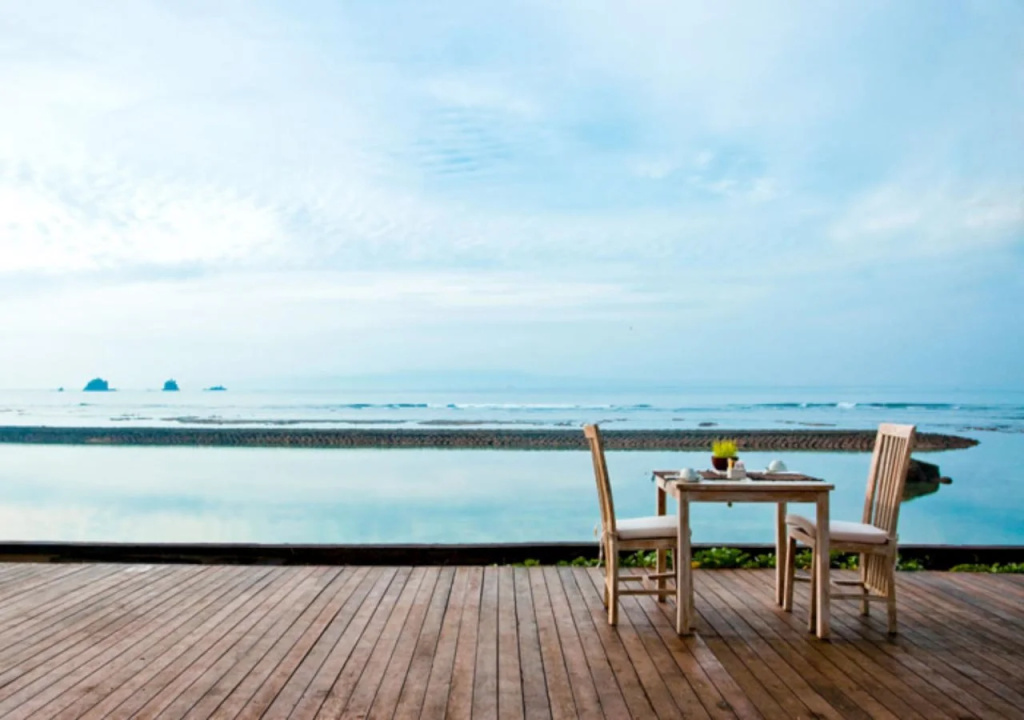 Beach & Waterfront