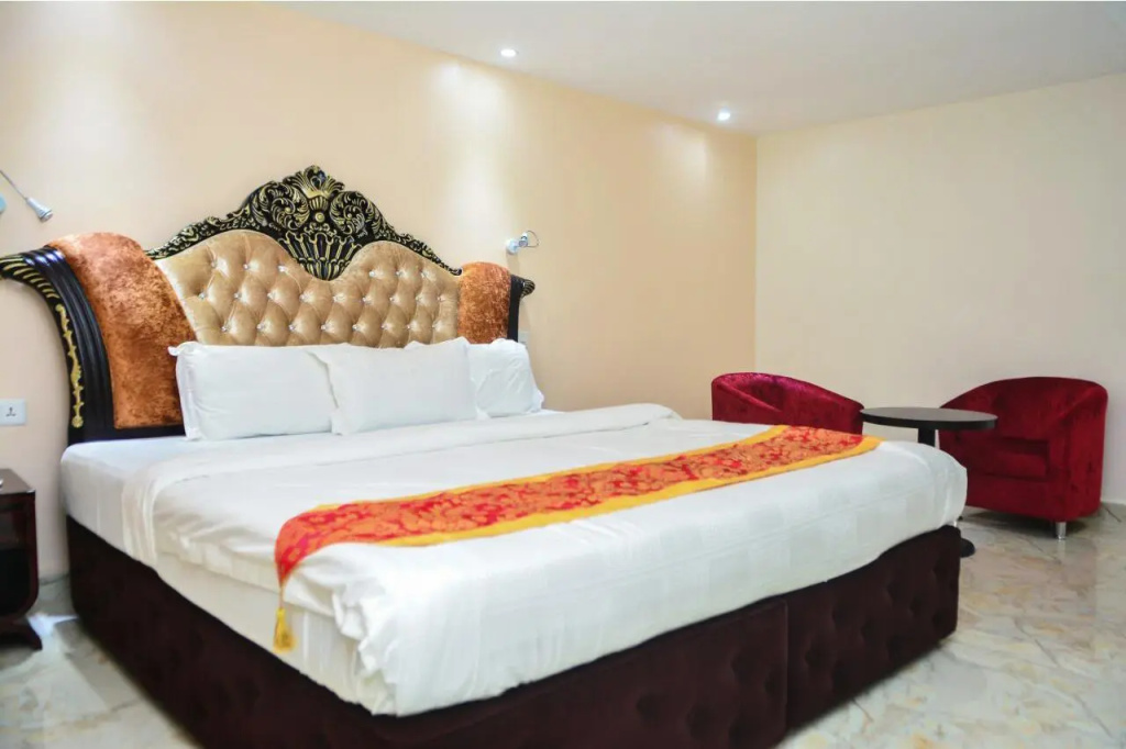 Deluxe Suite