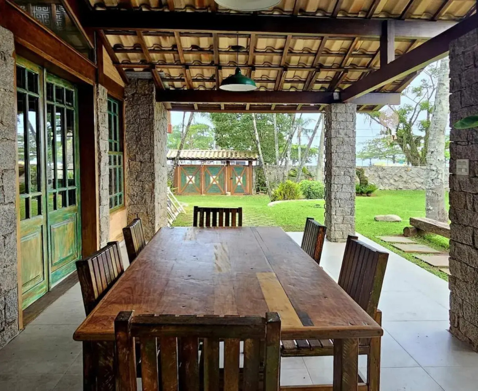 Bh31: Casa Com Piscina Em Frente À Praia Grande