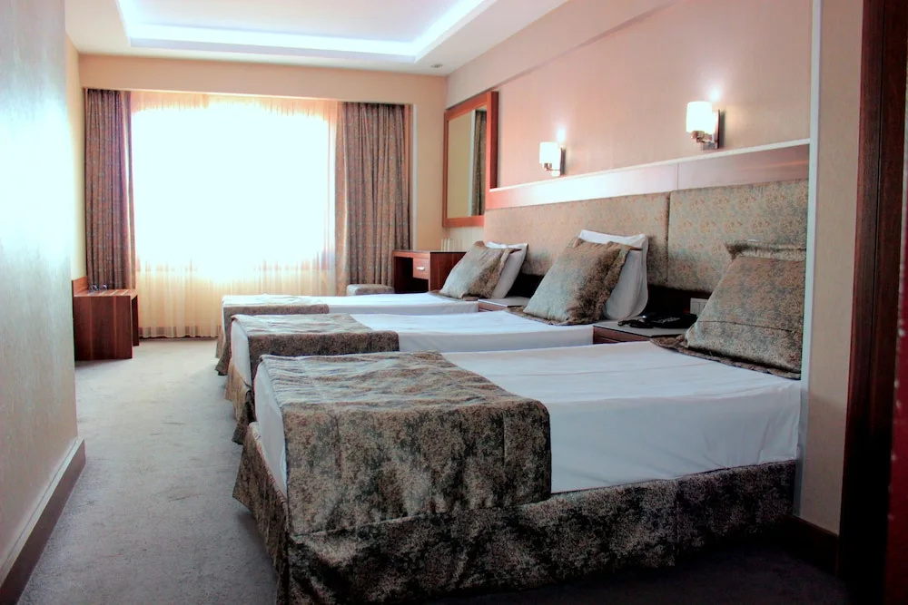 Hotel Buyuk Paris — 2