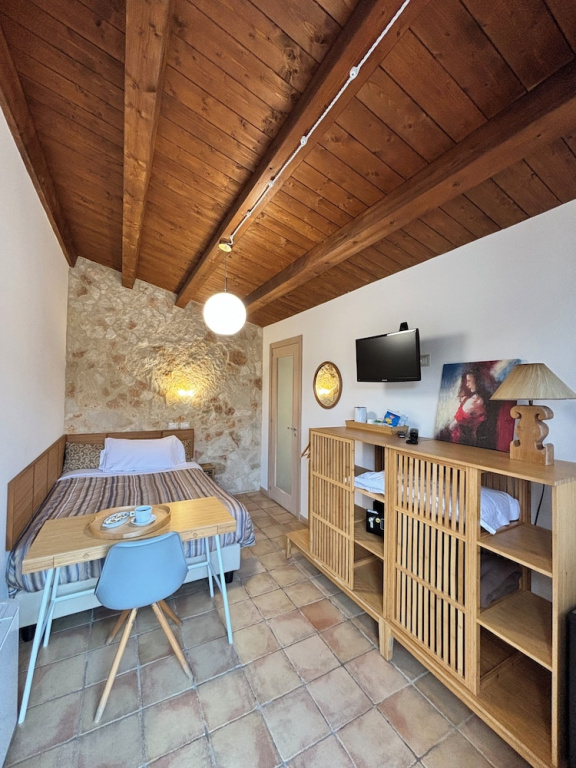 Economy room