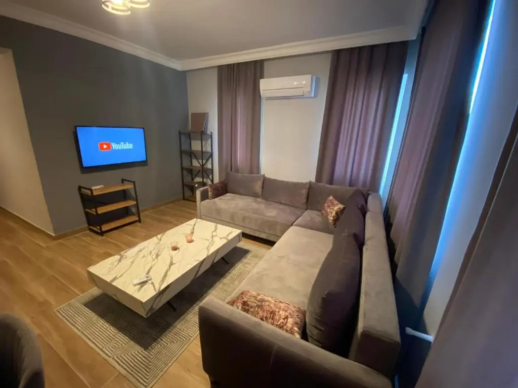 2 Bedrooms Apartment