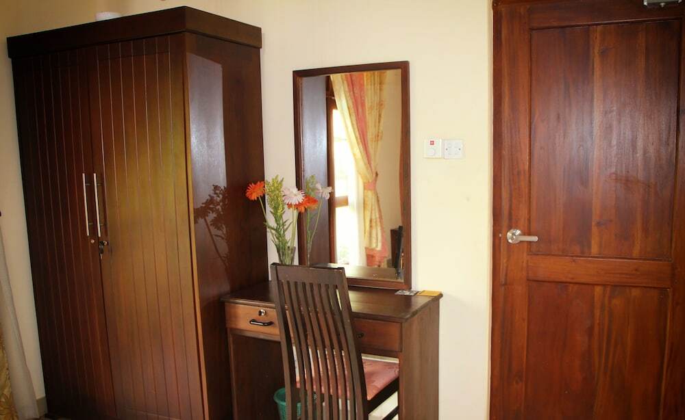 Airport Villa
