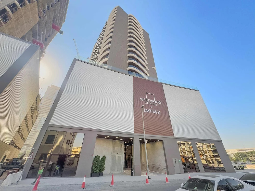 High-end Studio With Rooftop Pool and gym