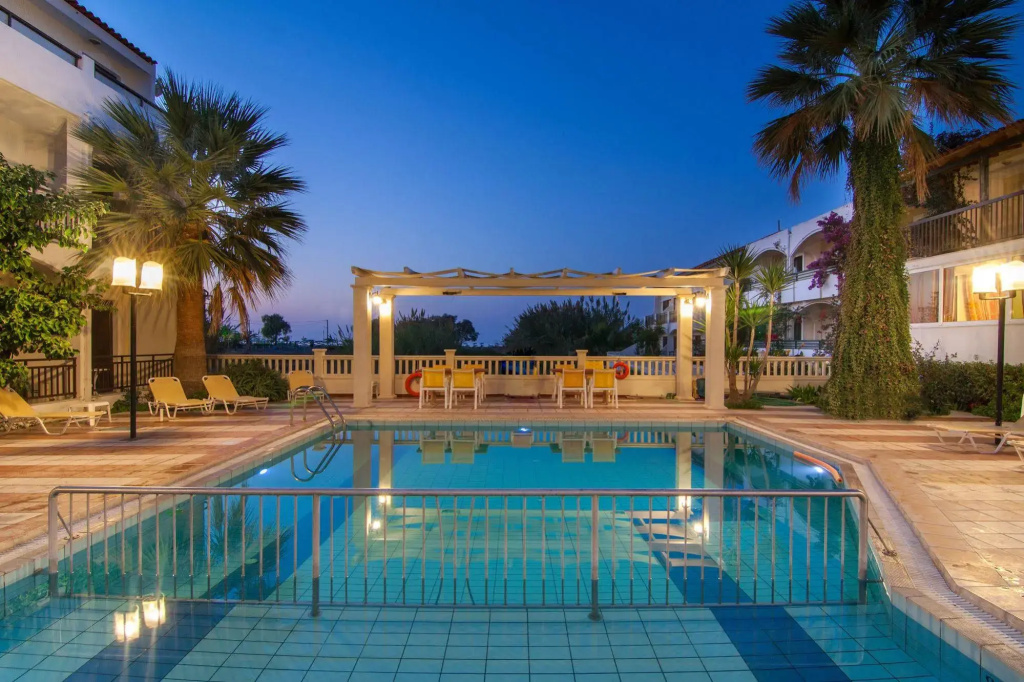 Trefon Hotel Apartments and Suites — Retimno