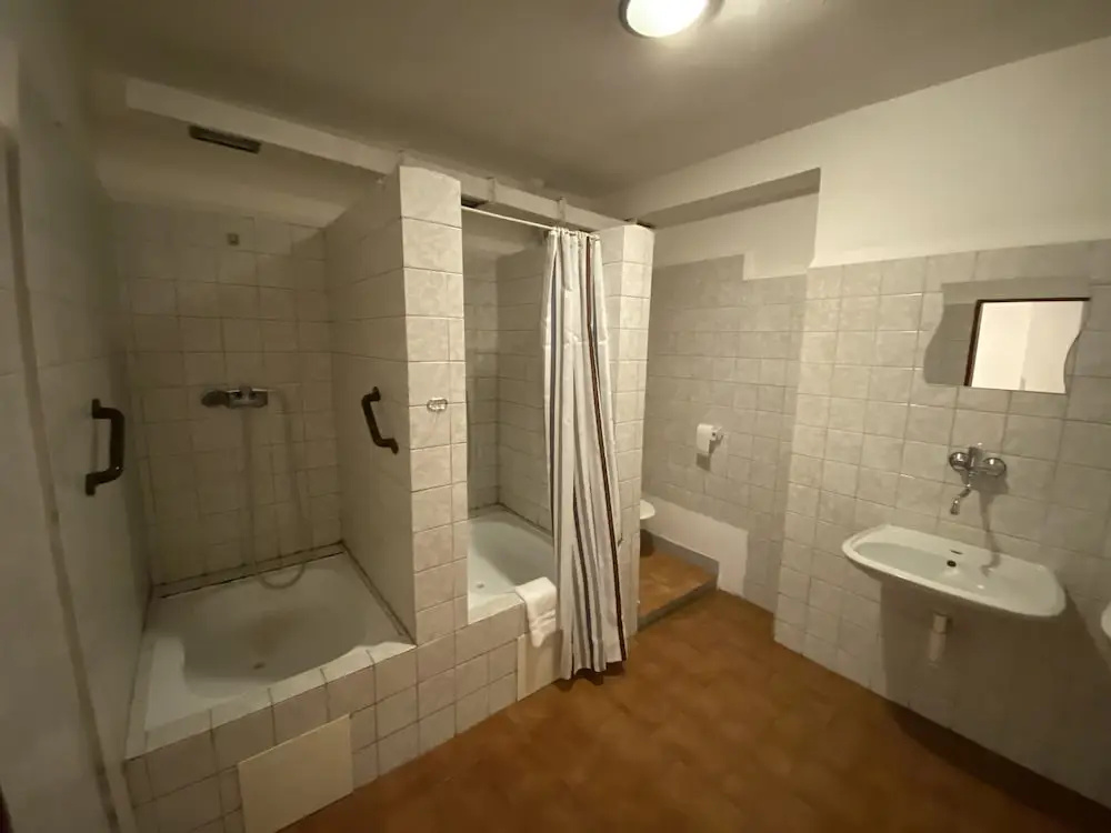 Economy room