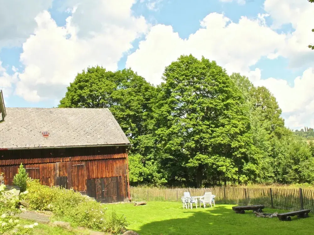 Holiday House Near Forest in Obora