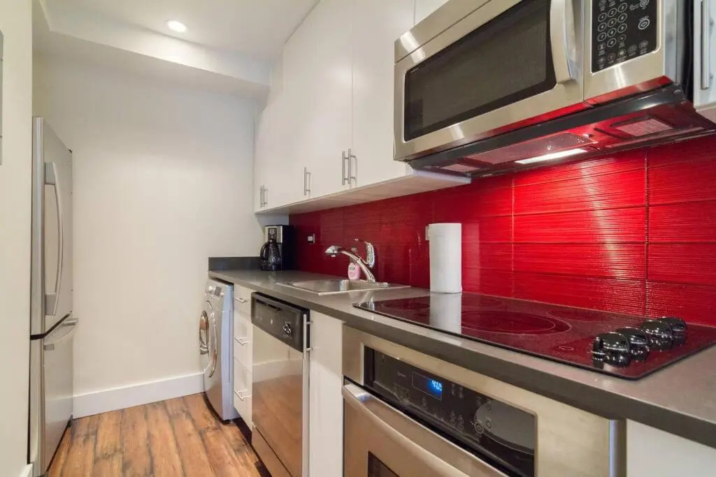 809-3a 1BR Columbus Circle Elevator W D