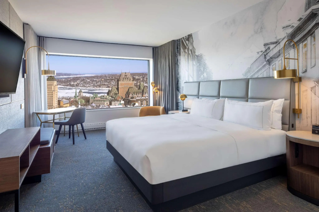Double room with river view (full double bed)