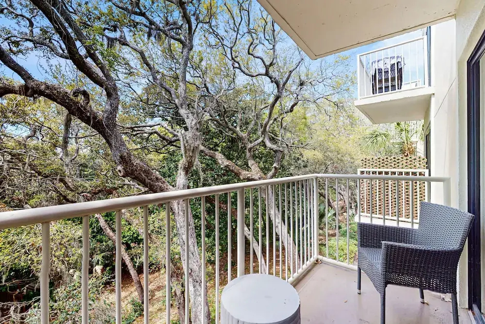 Sun-kissed Condo in Prime Location W/shared Pool, Private W/d, Free Wifi, AC