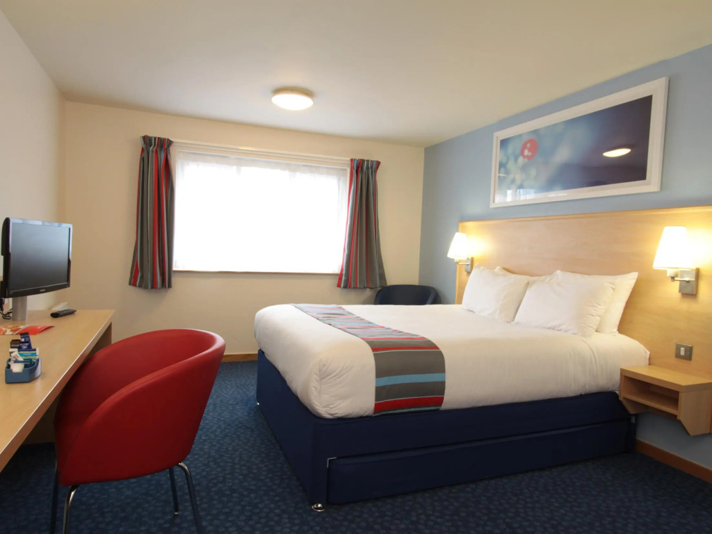 Travelodge London Feltham — фото