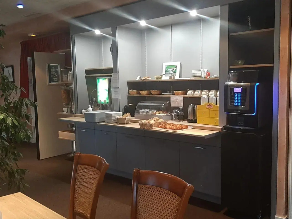 Food & Beverage