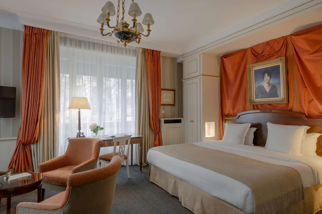 Napoleon Hotel 76