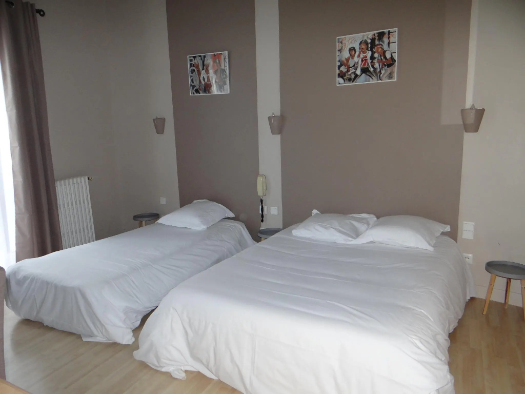 Superior Triple room with street view