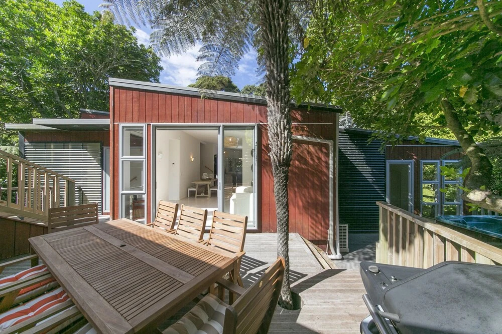 Ted's Cottage near Little Oneroa Beach