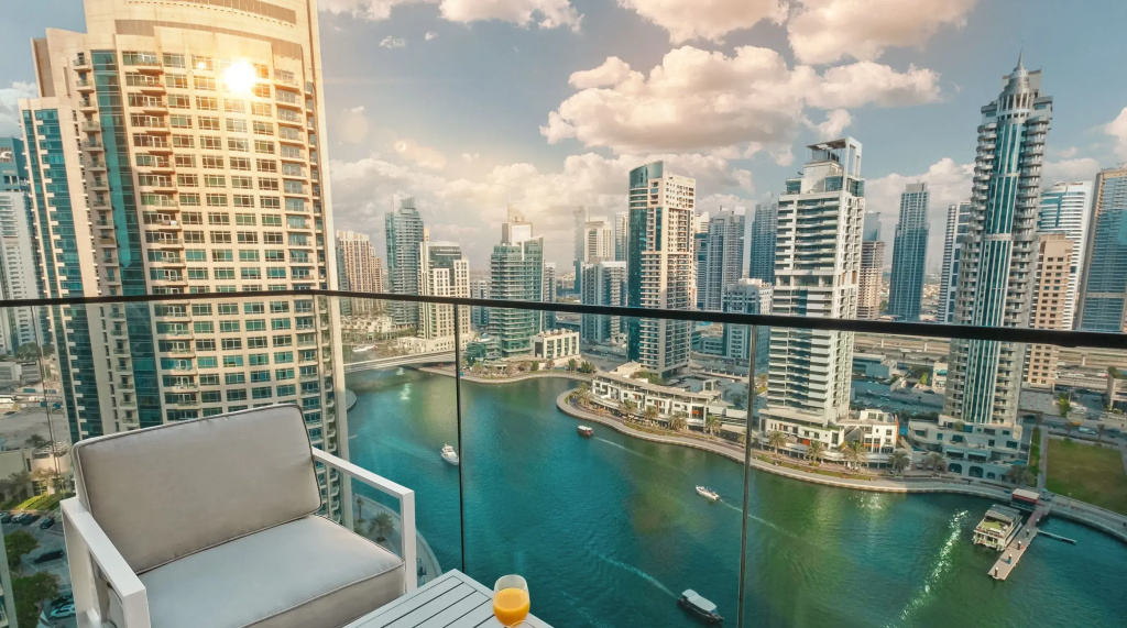 LUX - Contemporary Suite with Full Marina View 5