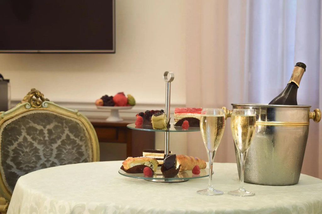 Hotel photo 12