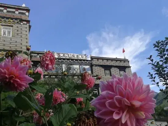 Heqing Linka Hotel