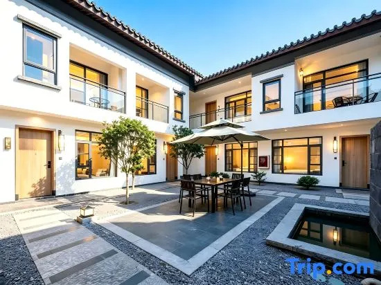 Songfengju Courtyard Hotel (Xingyi Wanfenglin Airport & High-speed Railway Station Branch) in Qianxinan