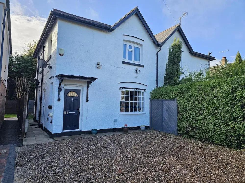 The Sweetbriar Cottage 3 Bedroom House in Leeds