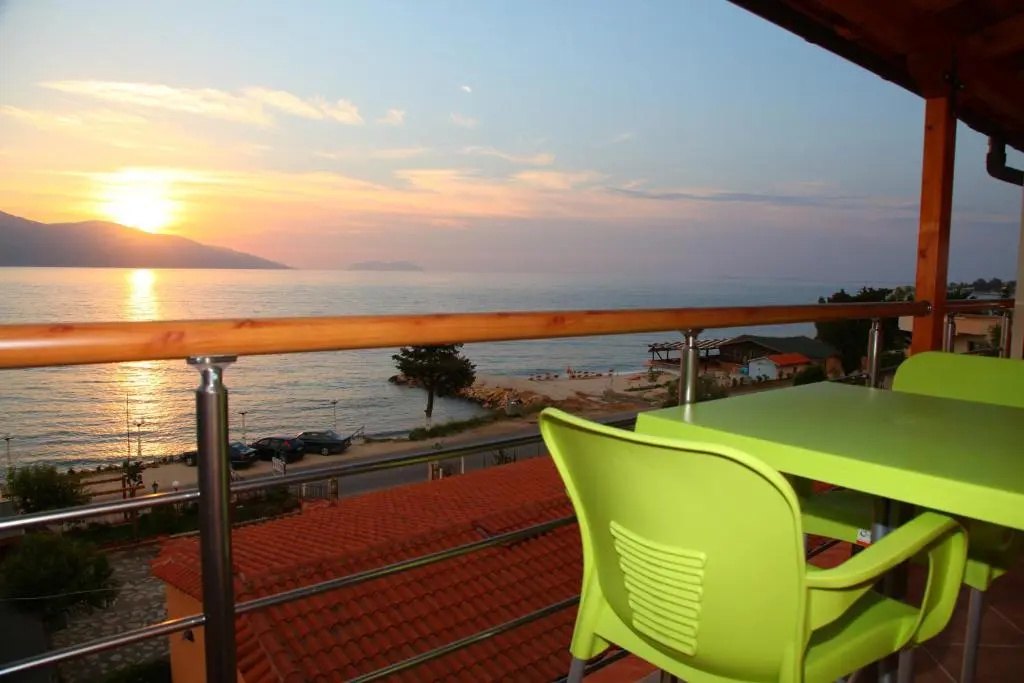 Deluxe Double room with sea view (full double bed)