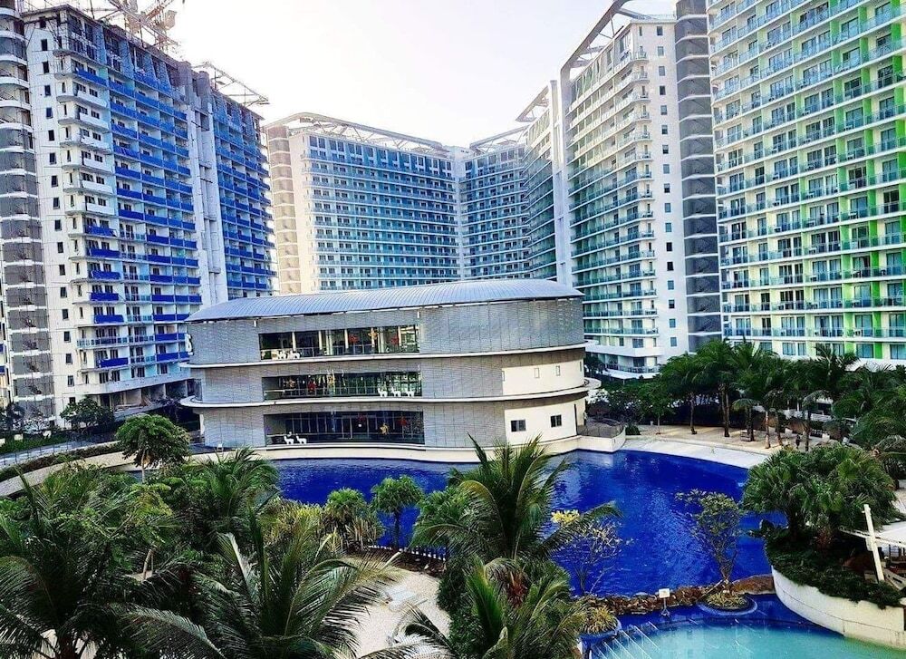 Azure Rio West Wave Pool 1 Bedroom Near Airport