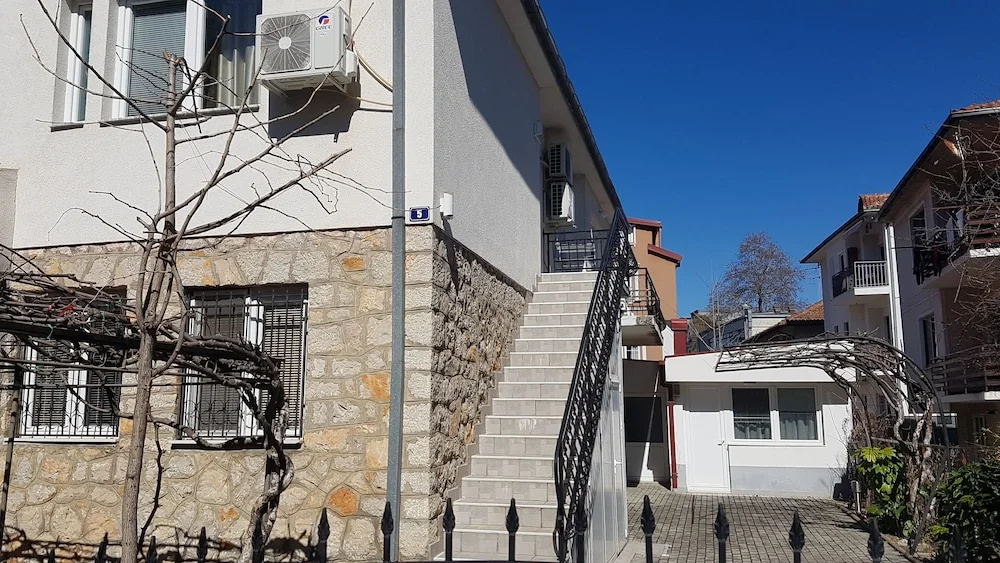 Luccia Apatments-Villa Laguna - Hostel