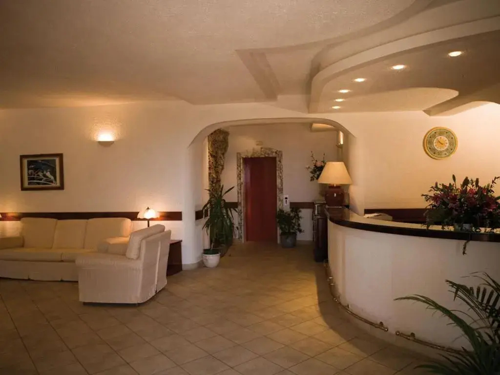 Lobby & Reception