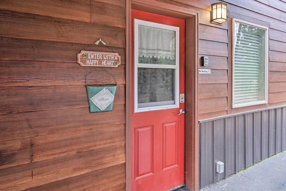 Rustic Mccall Cabin w/ Private Hot Tub & Deck!