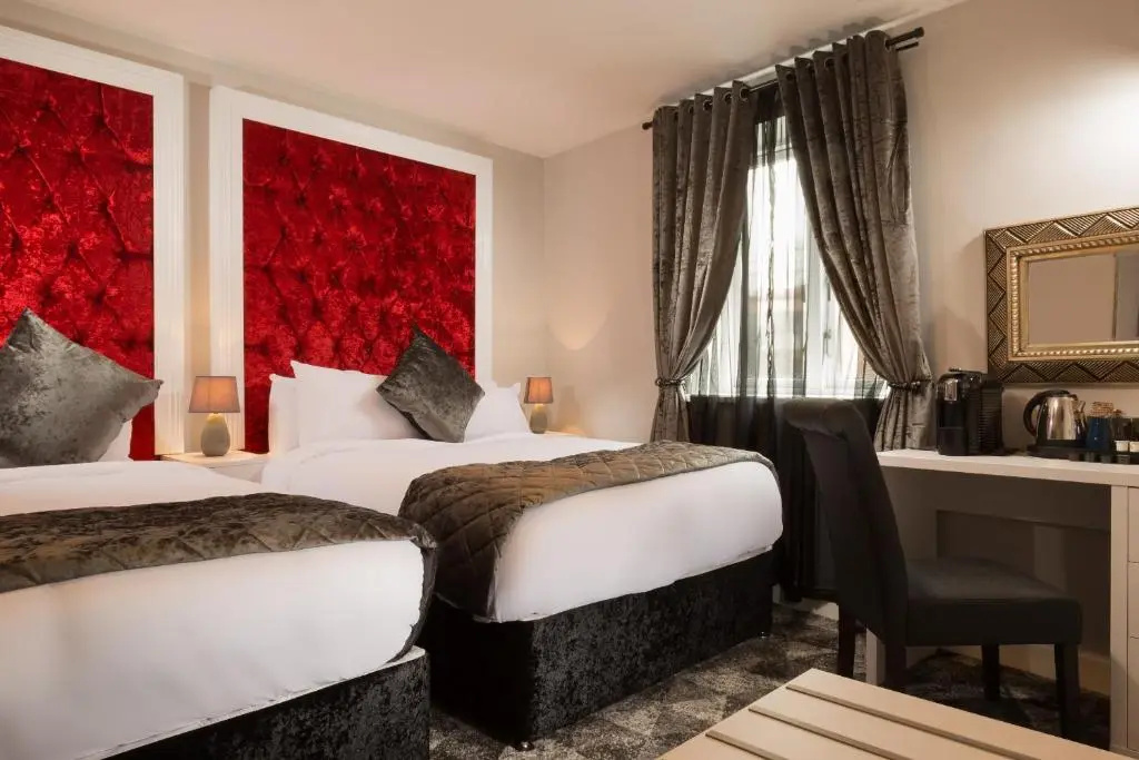 Standard Triple room