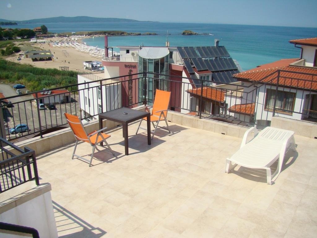 Beach & Waterfront