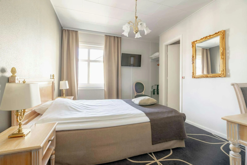 Hotel Dania — 4