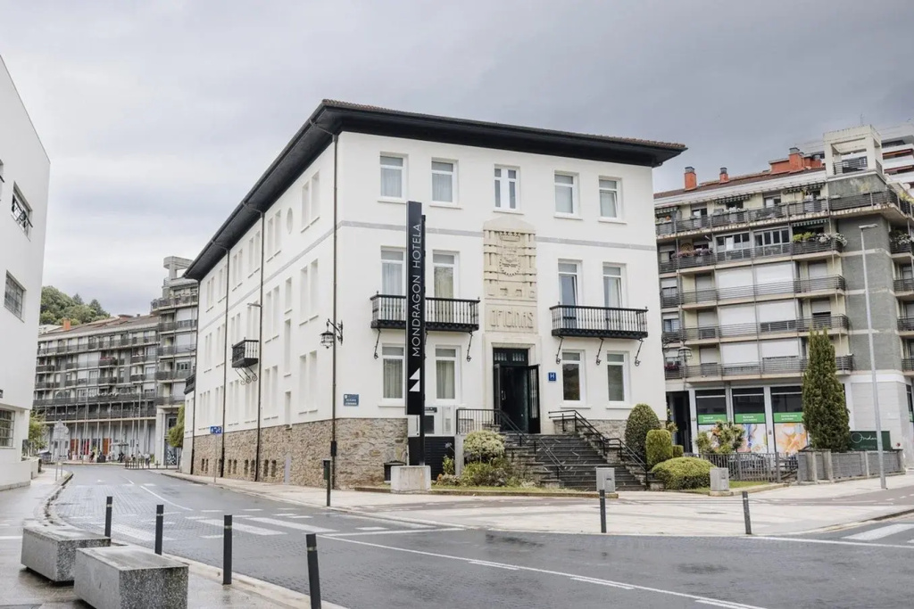 Hotel Mondragon