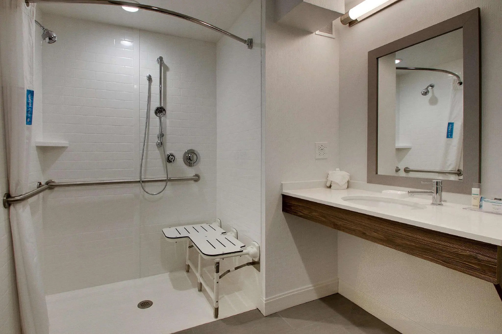 Quadruple Suite (full double bed)