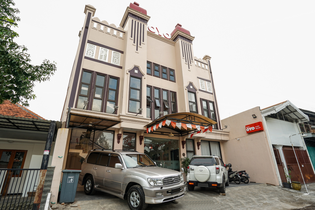 OYO 240 Audah Sevana Syariah Hotel in Surabaya