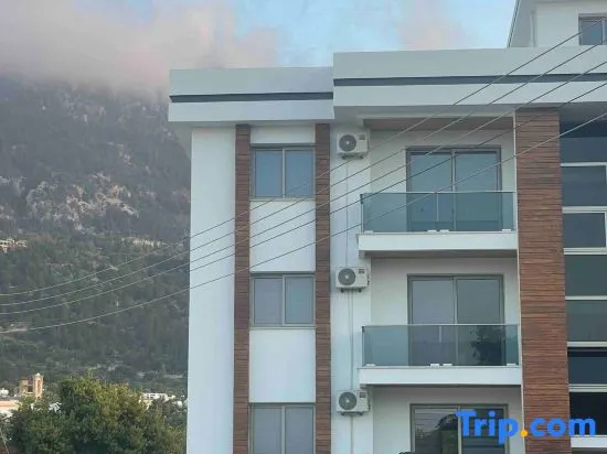 Apartment between mountains and sea