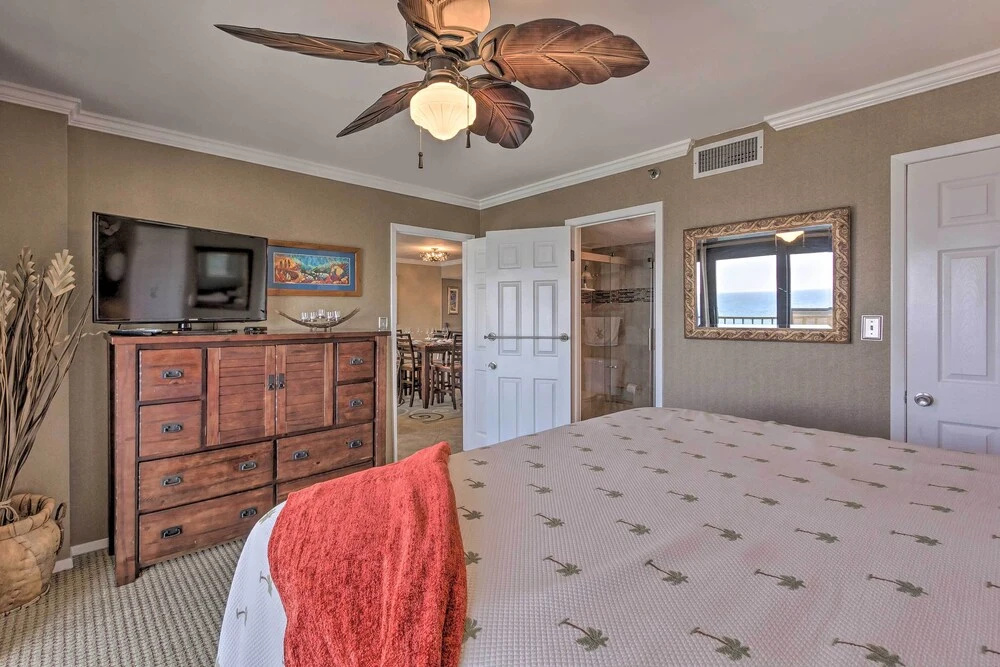 11th-floor PCB Condo w/ Ocean View, Walk to Dining