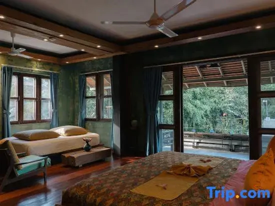 Grand Double room (full double bed)
