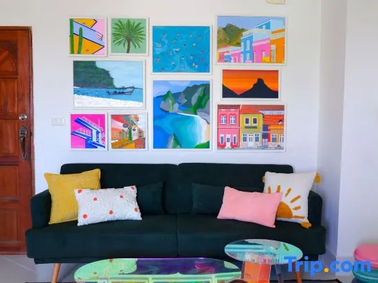 Colorful 2-bedroom Patong flat
